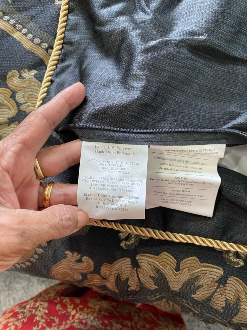 Elegant Black and Gold Medallion Comforter - Unbranded